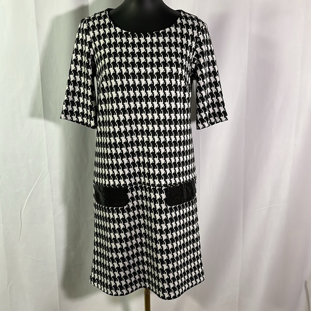 Joseph Ribkoff Black & White Houndstooth Print Sequin Pocket Knit Shift Dress